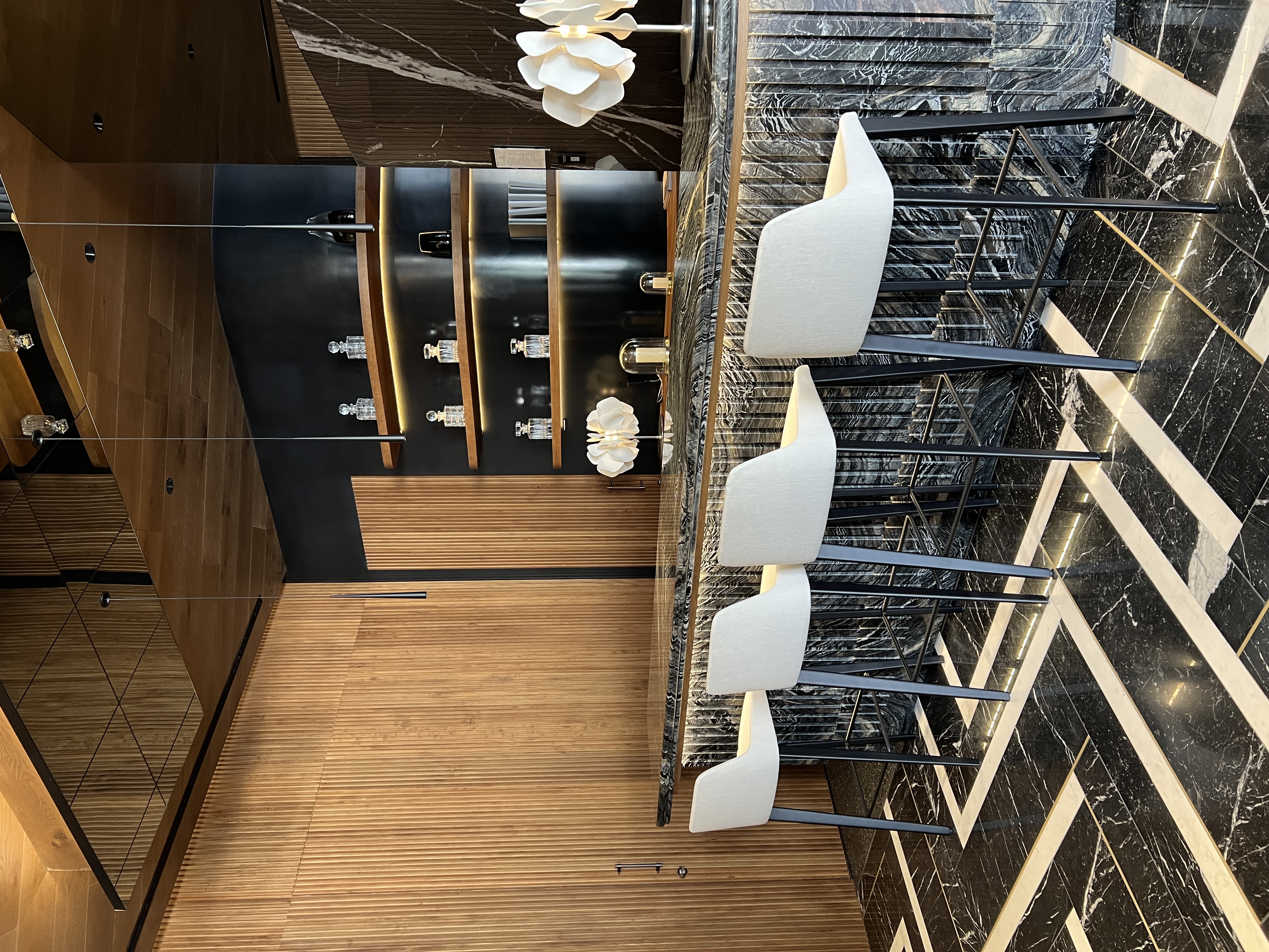 Bar z czarnego marmuru — wnętrze premium